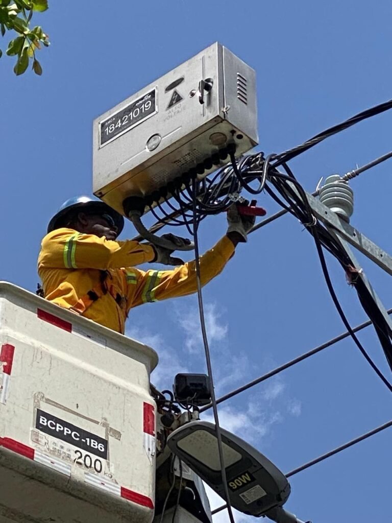 Edeeste continúa desmantelando conexiones ilegales en sectores del Distrito Nacional y SDE