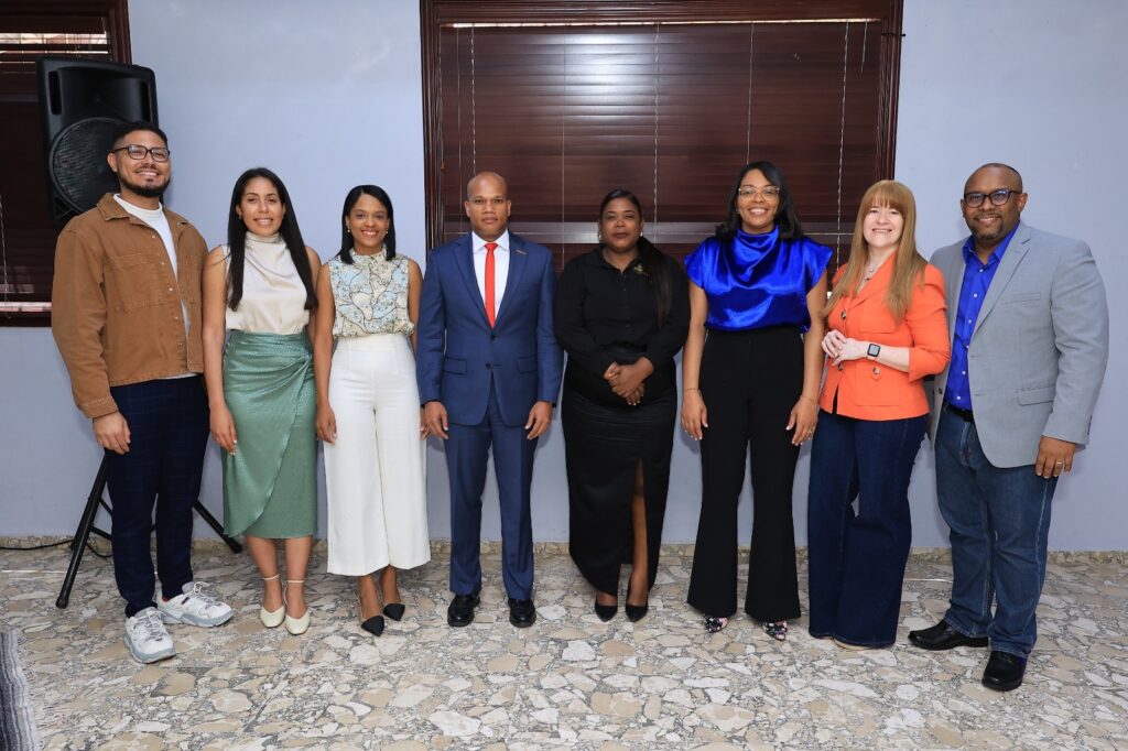 Masterclass Fulcom 360 «IA y RRPP” impacta a comunicadores y estudiantes en Santo Domingo Oeste
