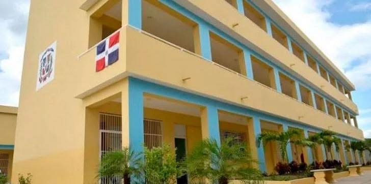 Dos estudiantes acusados de violar sexualmente a una compañera en liceo de Santiago