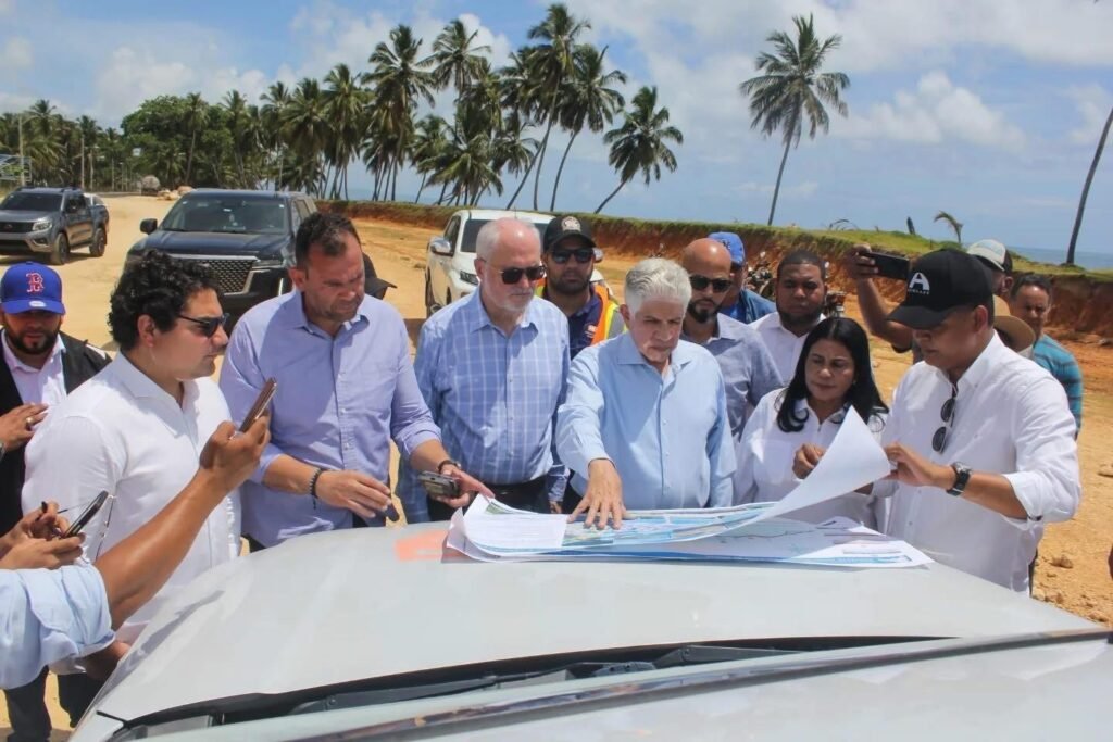 Ministro de Obras Públicas califica de»lentos» los trabajos del malecón de Nagua y pide acelerar la obra
