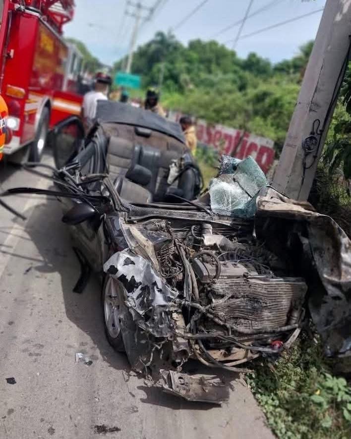 Aparatoso accidente de tránsito en Maizal entre vehículo y dos motocicletas deja dos fallecidos y otro herido de gravedad.