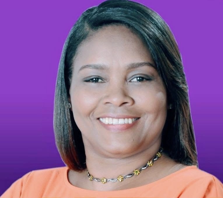 Aura Heredia condena acción del alcalde Francisco Peña y exige respeto a los centros educativos