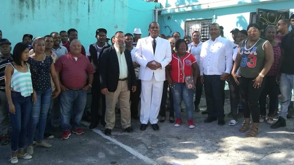 Miembro Comité Político PRM y otros dirigentes de Haina renuncian al partido