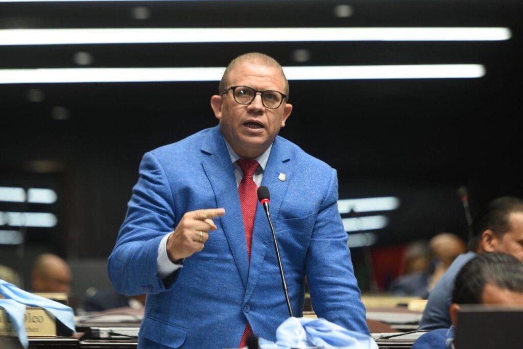 Diputados de FP reeligen a Rafael Castillo como su vocero en la CD