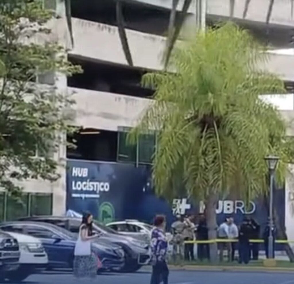 Fallece una persona al lanzarse de edificio de Ágora Mall