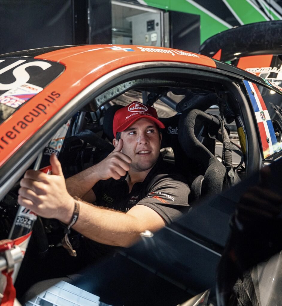 Jimmy Llibre va con todo en Road América, el piloto dominicano acelera rumbo al podio en la Porsche Carrera Cup 2025