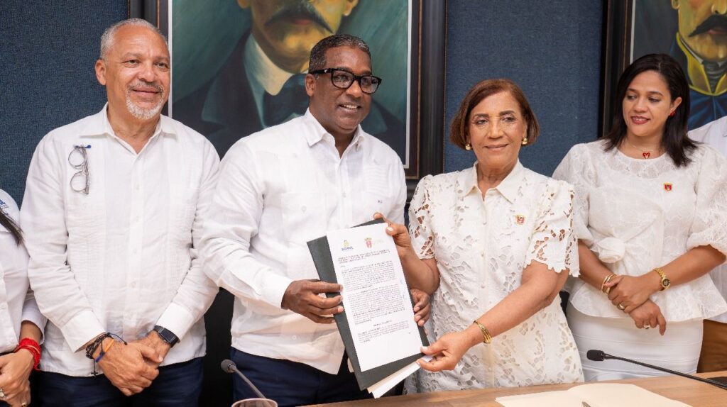 IDOPPRIL y Ayuntamiento La Vega buscan fortalecer protección de trabajadores municipales