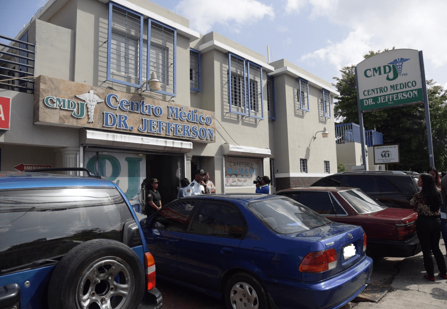 Familia denuncia hijo quedó en estado vegetal tras cirugía sin equipos adecuados en clínica de Herrera