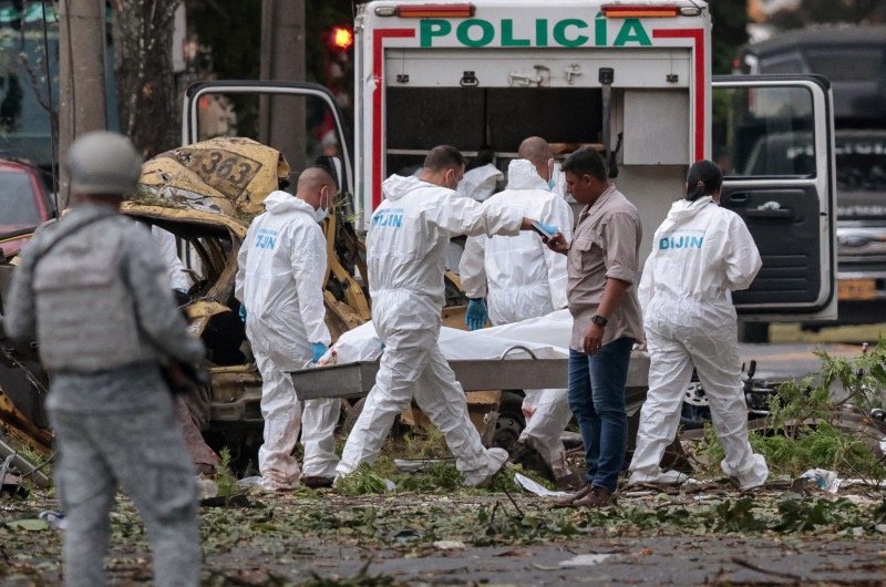 Al menos cinco muertos y 36 heridos en atentado contra base aérea colombiana