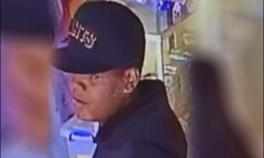 Identifican presunto responsable de la muerte de joven frente al Palacio de Justicia en San Francisco de Macorís