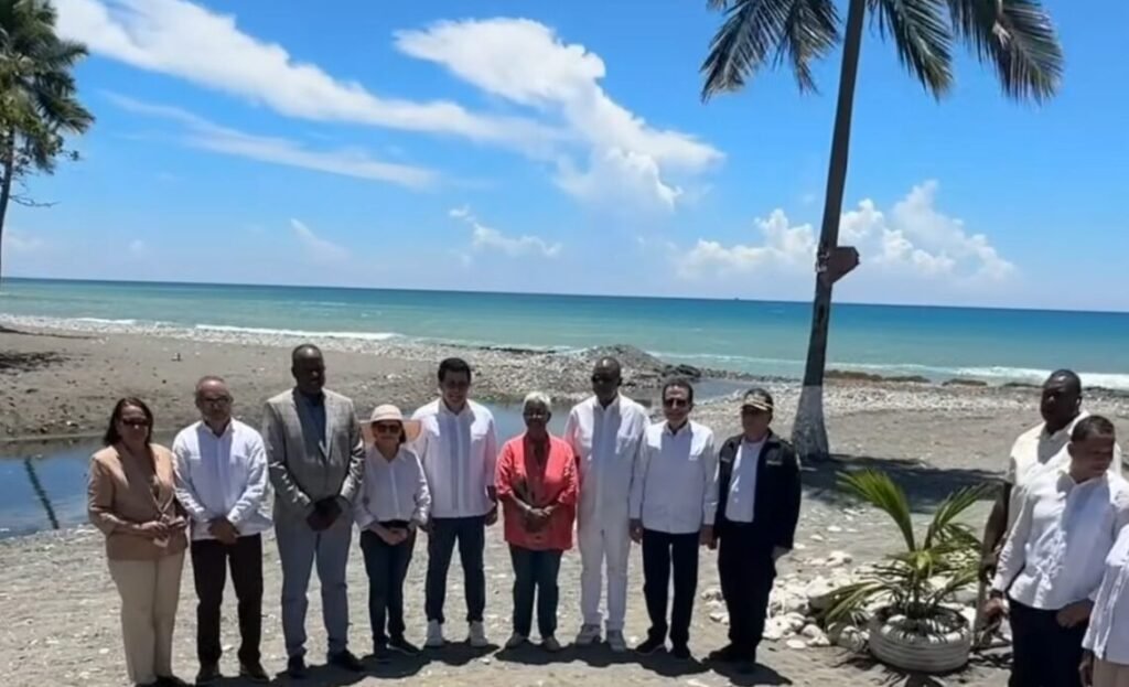 David Collado da inicio a reconstrucción paseo marítimo de playa Linda en Nizao