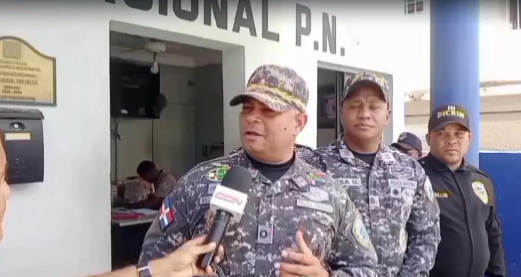 Rescatan a niño encadenado en Santo Domingo Oeste: arrestan a madre y padrastro
