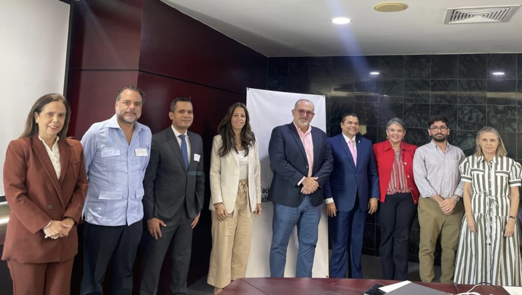 Tobías Crespo acusa al gobierno del caos en el tránsito vehicular e intercambia ideas con directivos de ACOFAVE