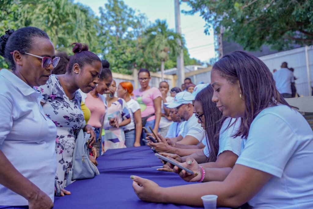 Propeep desarrolla jornadas de ayuda a necesitados en sectores de San Cristóbal