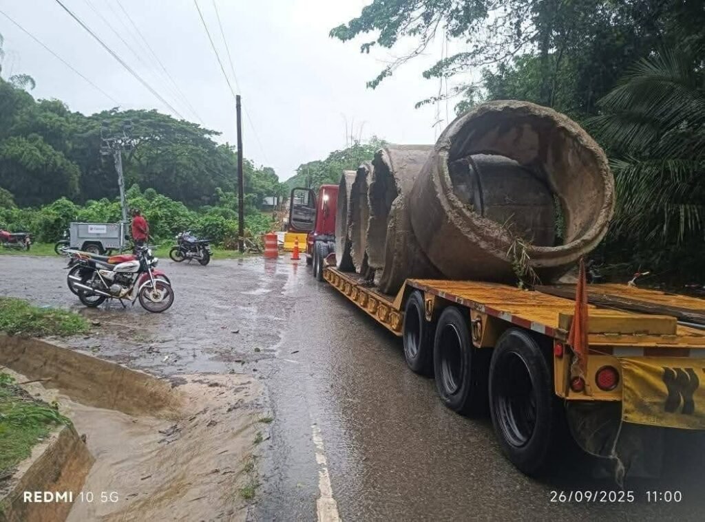 Trabajan para habilitar paso provisional tras colapso de puente en Don Juan