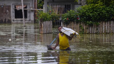 Lluvias causan severas inundaciones y desplazan a 1.700 personas en RD
