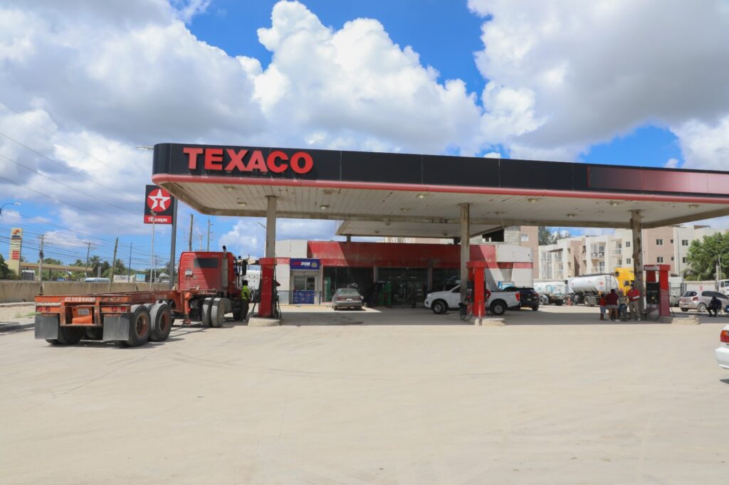 Edeeste y Pgase logran otro golpe contra las conexiones ilegales en comercios de Boca Chica