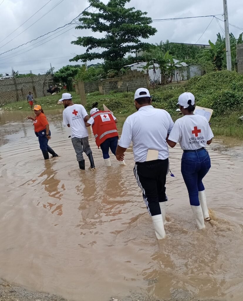 Cruz Roja Dominicana, filial Herrera, refuerza labores humanitarias tras desbordamiento cañada de Guajimía