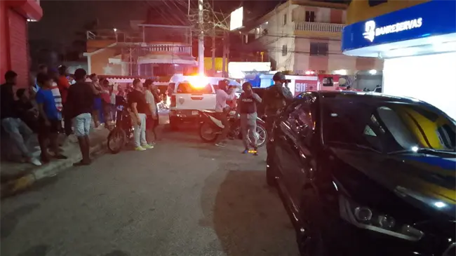 Adolescente se lanza desde un cuarto piso para evitar ser supuestamente violada en Pantoja; Policía busca al agresor