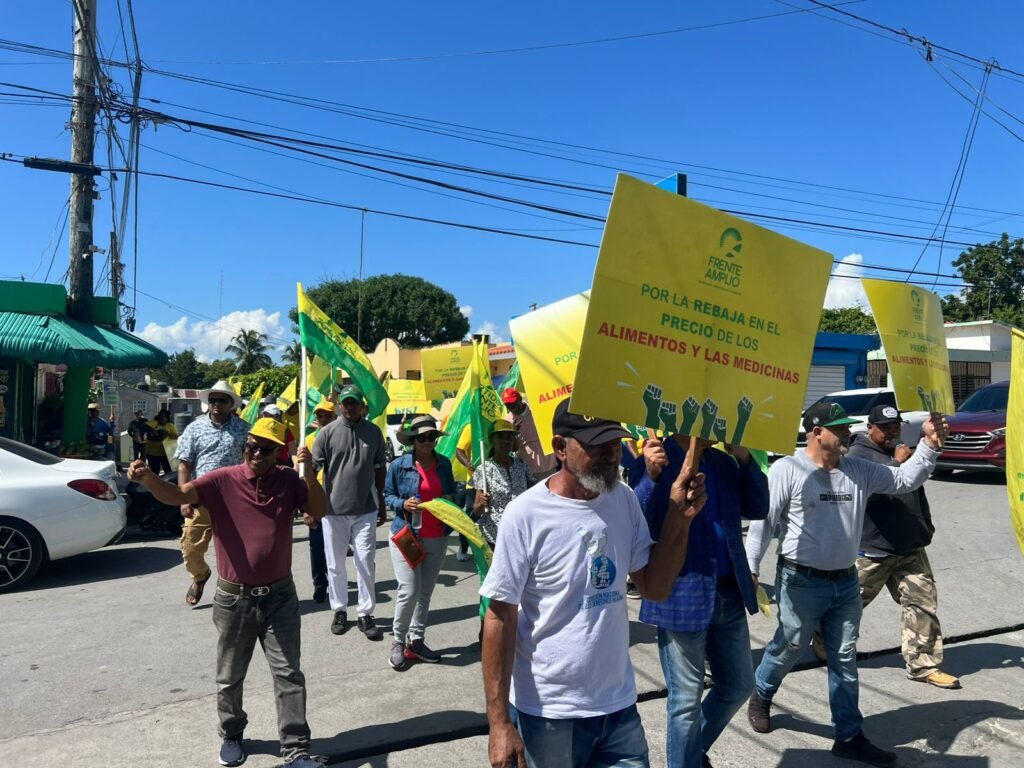 Frente Amplio realiza 5ta caminata protesta en Nagua contra alto costo de la canasta familiar