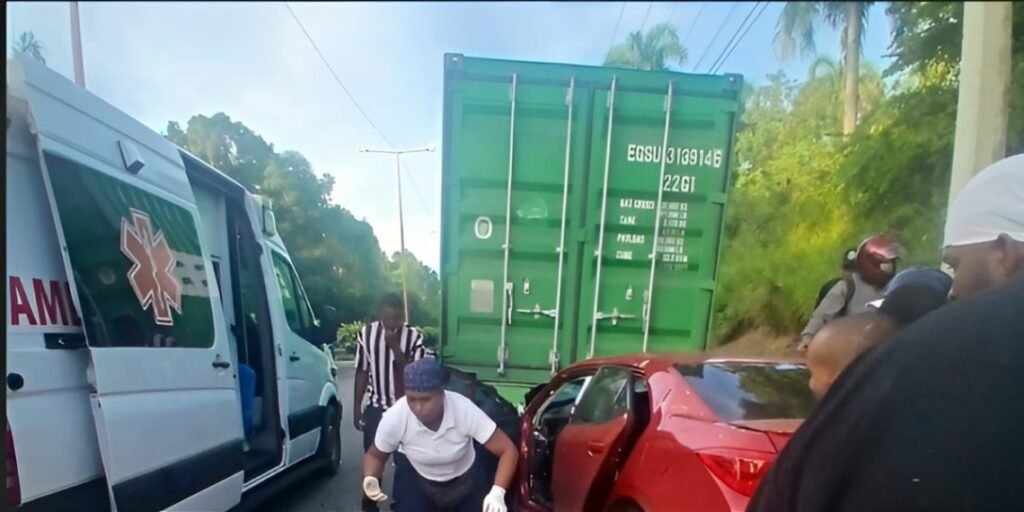 Trágico accidente de tránsito en la Jacobo Majluta deja tres muertos y un herido