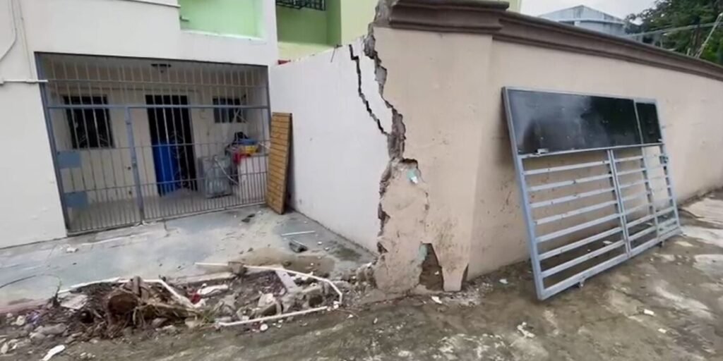 Más de 110 familias del Residencial Ureña viven sumidas en la depresión tras perderlo todo por la tormenta Melissa
