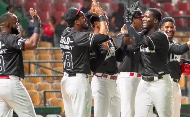 Escogido, Licey y Águilas triunfan en la continuación del Torneo de Béisbol Invernal Dominicano