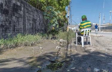 El mal drenaje de la calle Guarocuya de Herrera