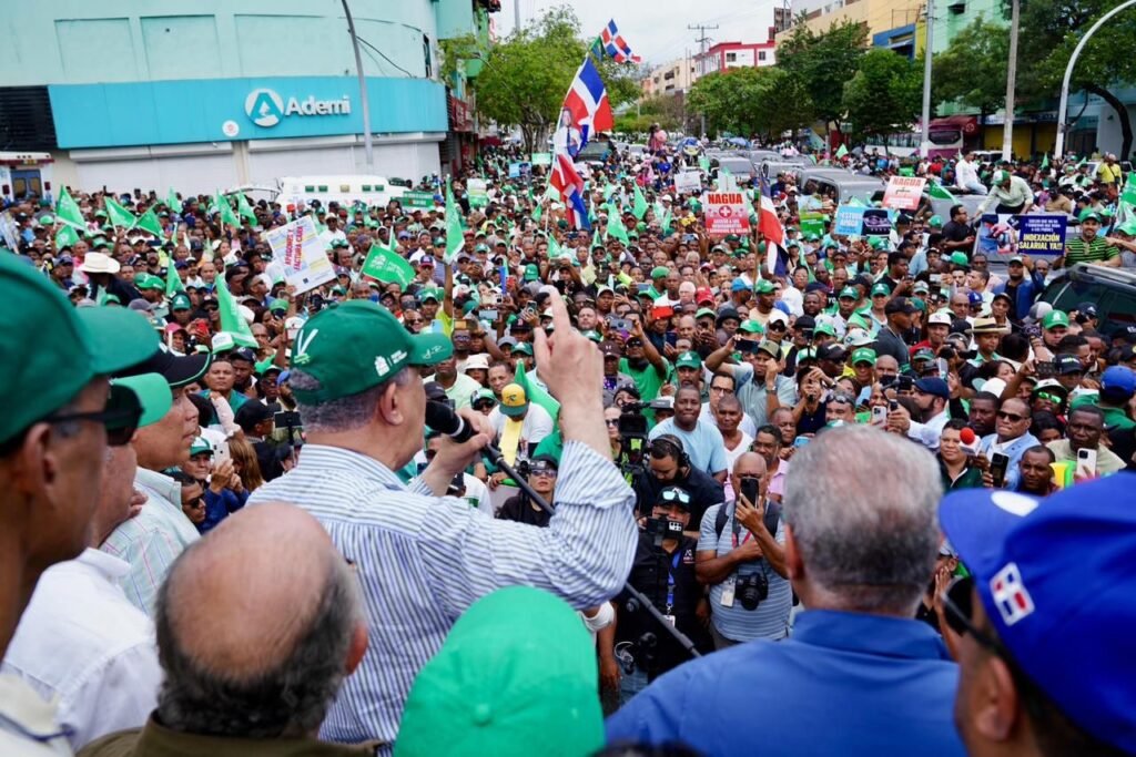Vivimos una “tormenta perfecta”: el país está quebrado, asegura Leonel Fernández