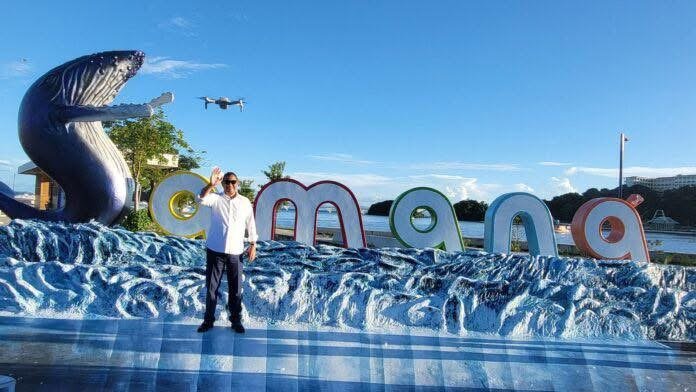 Samaná estrena nuevo monumento fotográfico dedicado a las ballenas jorobadas en su malecón