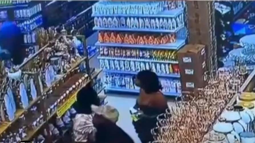 “Hipnotizada en Nagua”: Mujer denuncia robo tras pedirle una dirección a las afueras de tienda china