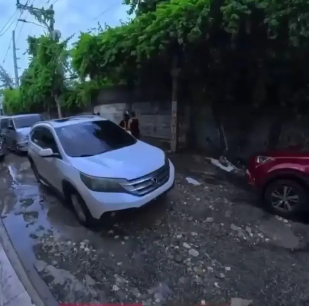 Residentes de El Café de Herrera claman por el arreglo de su calle principal