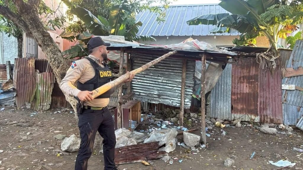 Fiscalía de Puerto Plata y DNCD ejecutan allanamientos y operativos contra el microtráfico en varios puntos de la provincia