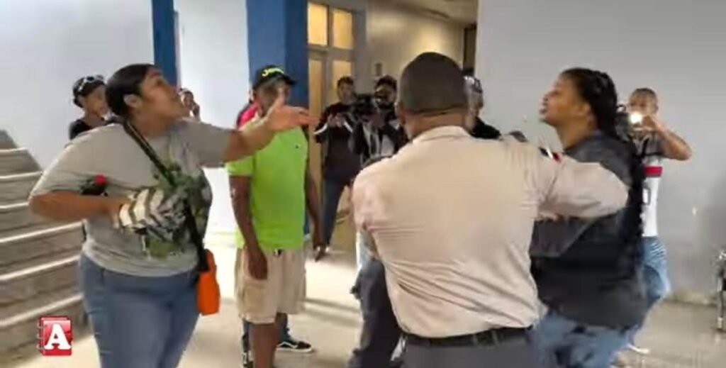 Mujer denuncia que fue atracada por su propio esposo en San Francisco de Macorís