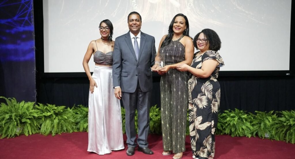 Colombia Alcántara es reconocida por su trayectoria y Altanto TV también gana en el Premio Nacional de Periodismo Digital