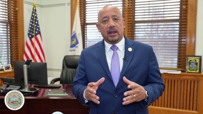 Ciudad de Lawrence se prepara para reelegir a Brian DePeña como alcalde