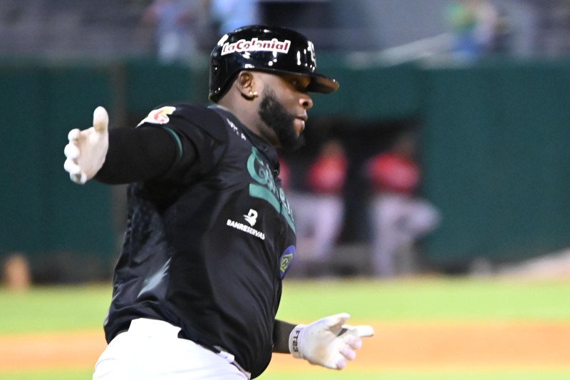 Miguel Sanó conecta dos jonrones para guiar a las Estrellas frente a los Gigantes