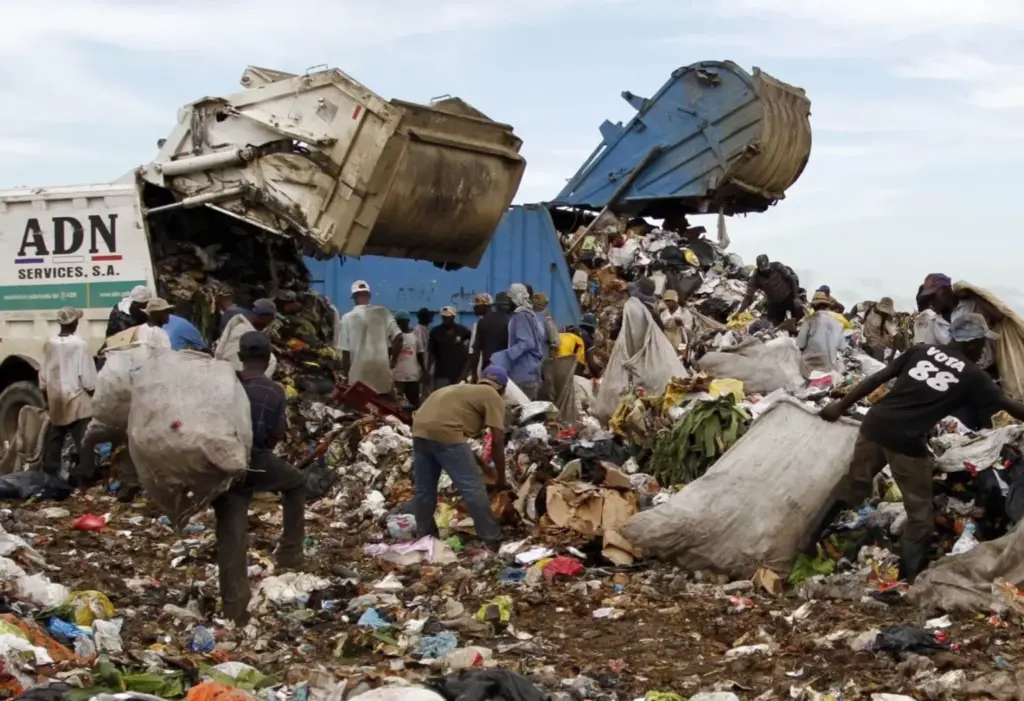 Cierre del vertedero de Duquesa iniciará el próximo año, según Ministro de Medio Ambiente