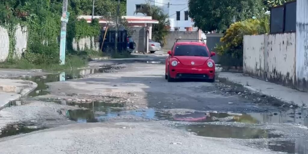 Calles convertidas en desierto: vecinos de Hato Nuevo viven atrapados entre hoyos y caliche