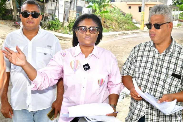 Comunitarios denuncian abandono de obras fantasmas y arbitrios perdidos en SDO