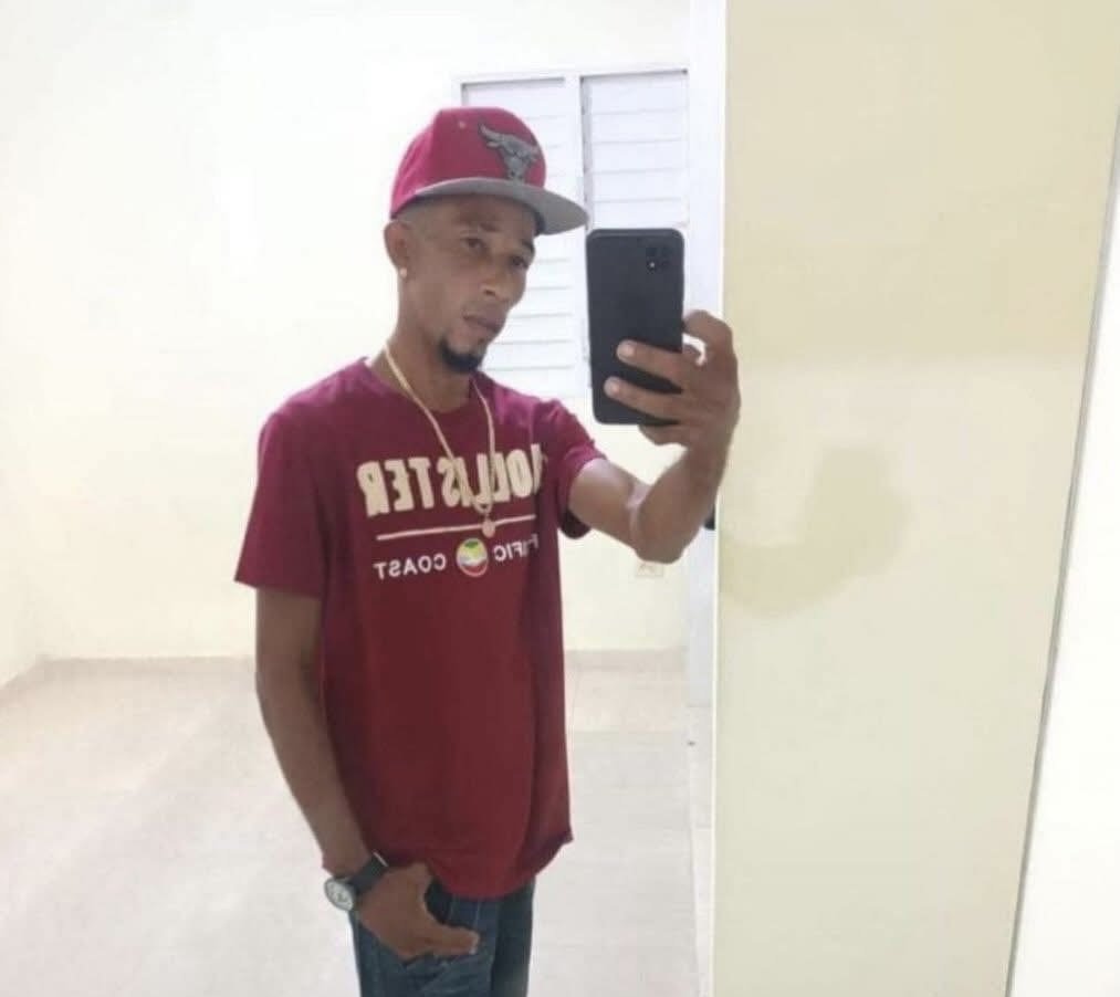 Joven mecánico es asesinado a tiros en Los Alcarrizos; un menor resulta herido