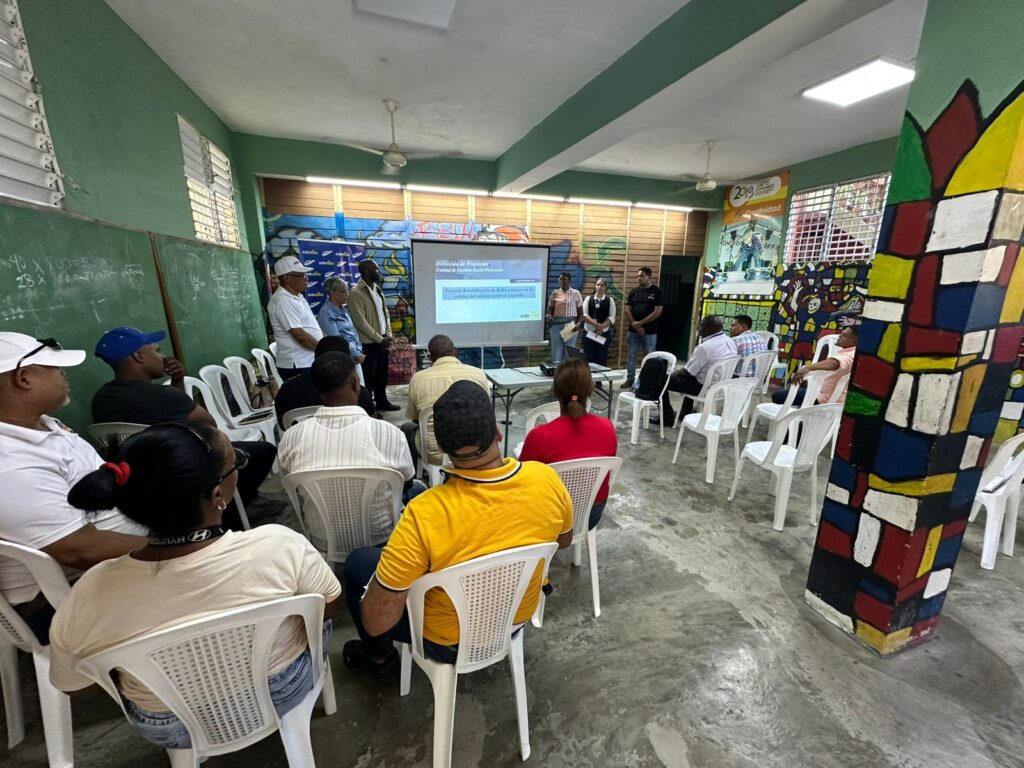 Edeeste recorre sector Capotillo previo a trabajos de rehabilitación de redes y fortalece relaciones con comunitarios