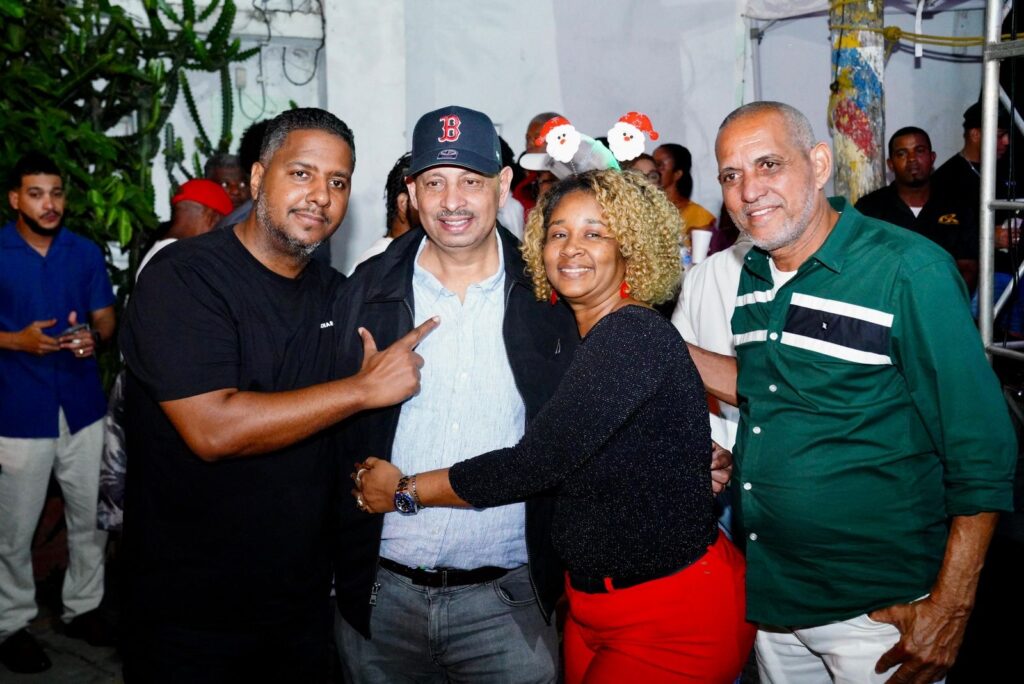 Víctor Jiménez reafirma su liderazgo y compromiso con SDO al respaldar Aguinaldo Navideño de la FP