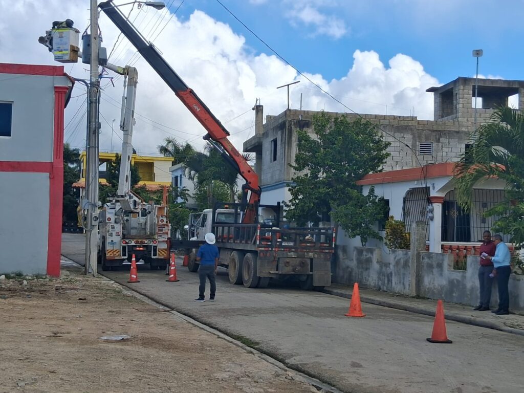 EDEESTE desmantela fraude eléctrico y retira transformador a procesadora de carnes en Higüey