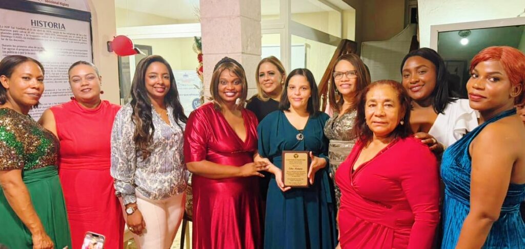 La Asociación de Mujeres Fénix Líderes Empoderadas celebra su Cena Navideña en una noche de gala y unidad