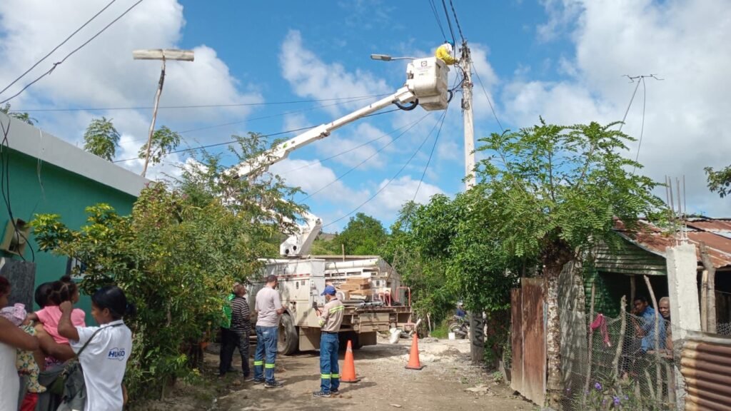 EDEESTE fortalece la seguridad ciudadana con la puesta en servicio de más de 19,900 luminarias durante 2025