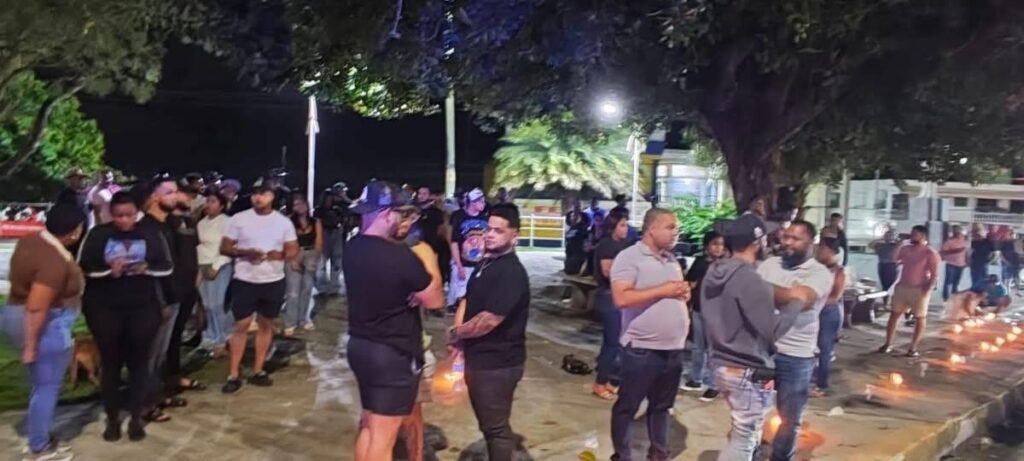 Asociación de Agentes Financieros de Nagua realiza encendido de velas en honor a trabajadores de rutas fallecidos en Santiago