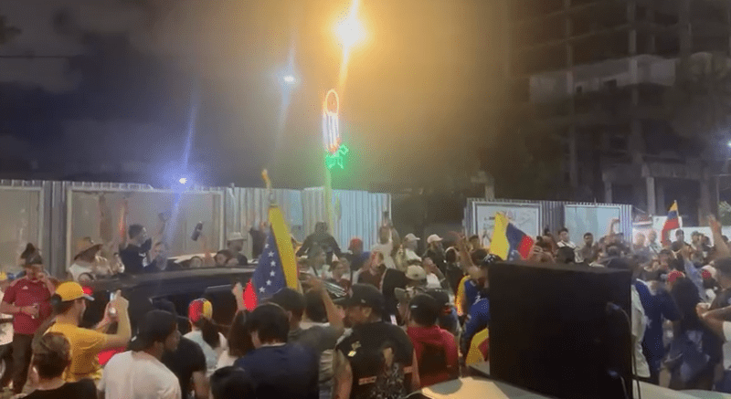 “Este es un milagro», venezolanos celebran en RD la caída de Nicolás Maduro