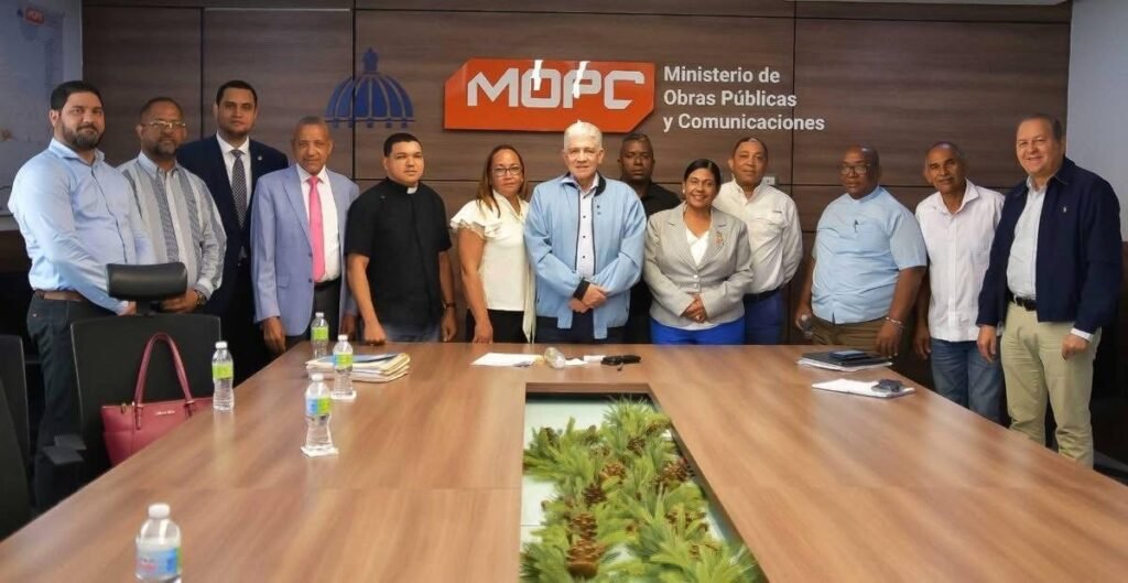 Comité Pro-Construcción de la Carretera Arroyo al Medio – Los Órganos convoca asamblea tras reunión con el Ministro de Obras Públicas