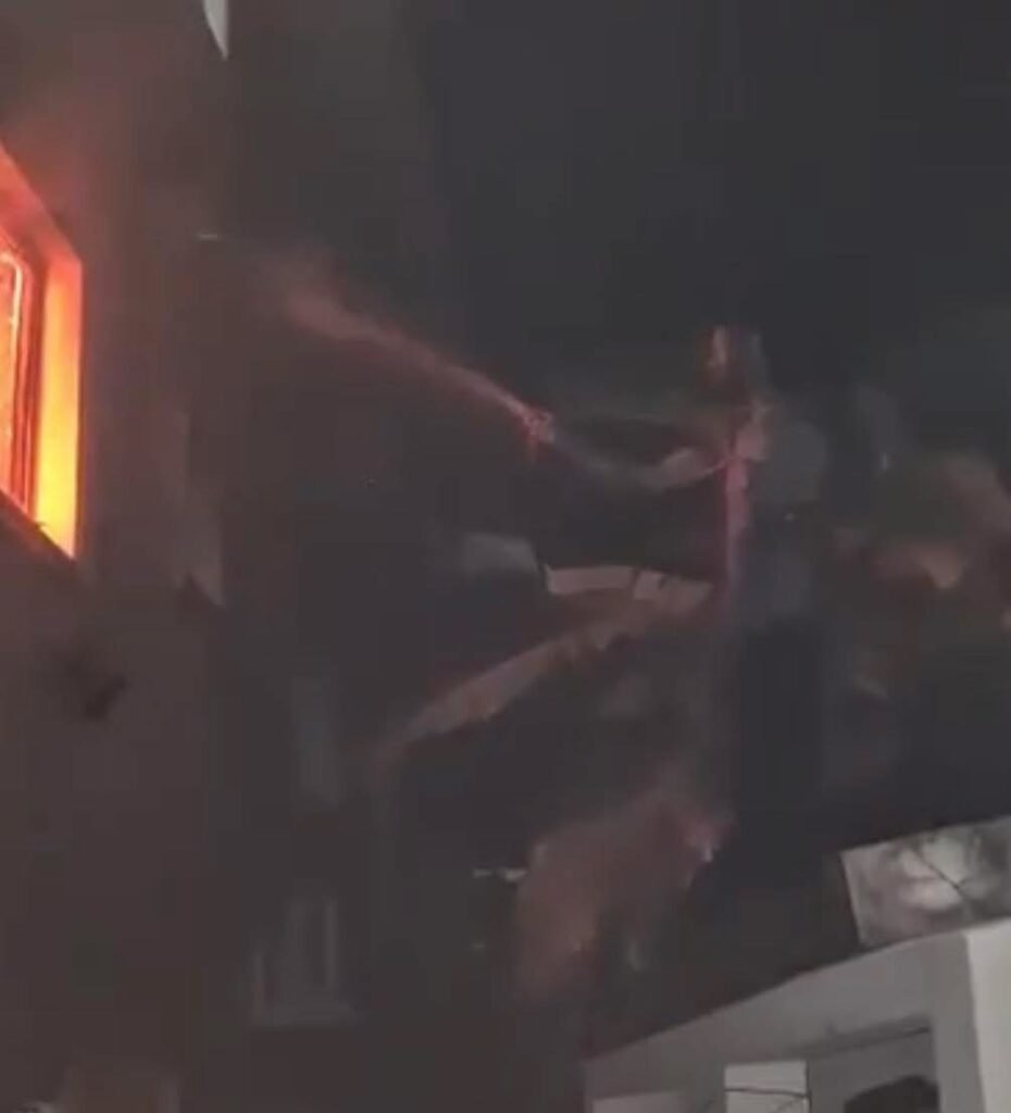 Denuncian falta de respuesta del Cuerpo de Bomberos tras incendio en apartamento en Las Terrenas